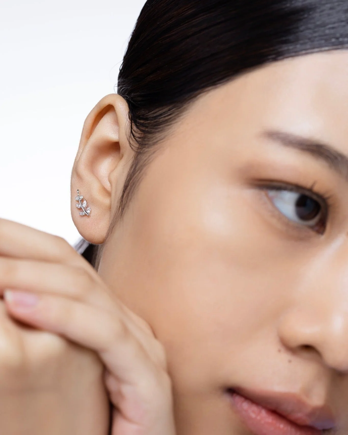 Luxury Zircon Paved Leaf Studs Earrings - Image 3